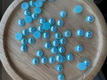 Load image into Gallery viewer, Pearls various colours - glue on.
