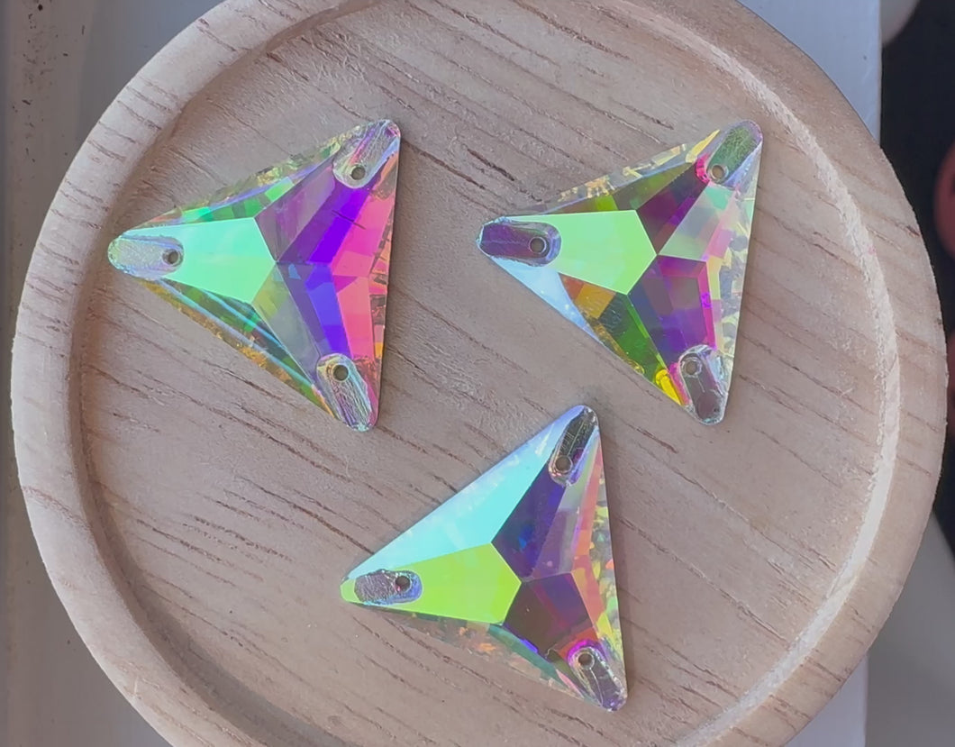 22mm Glass sew on triangle
